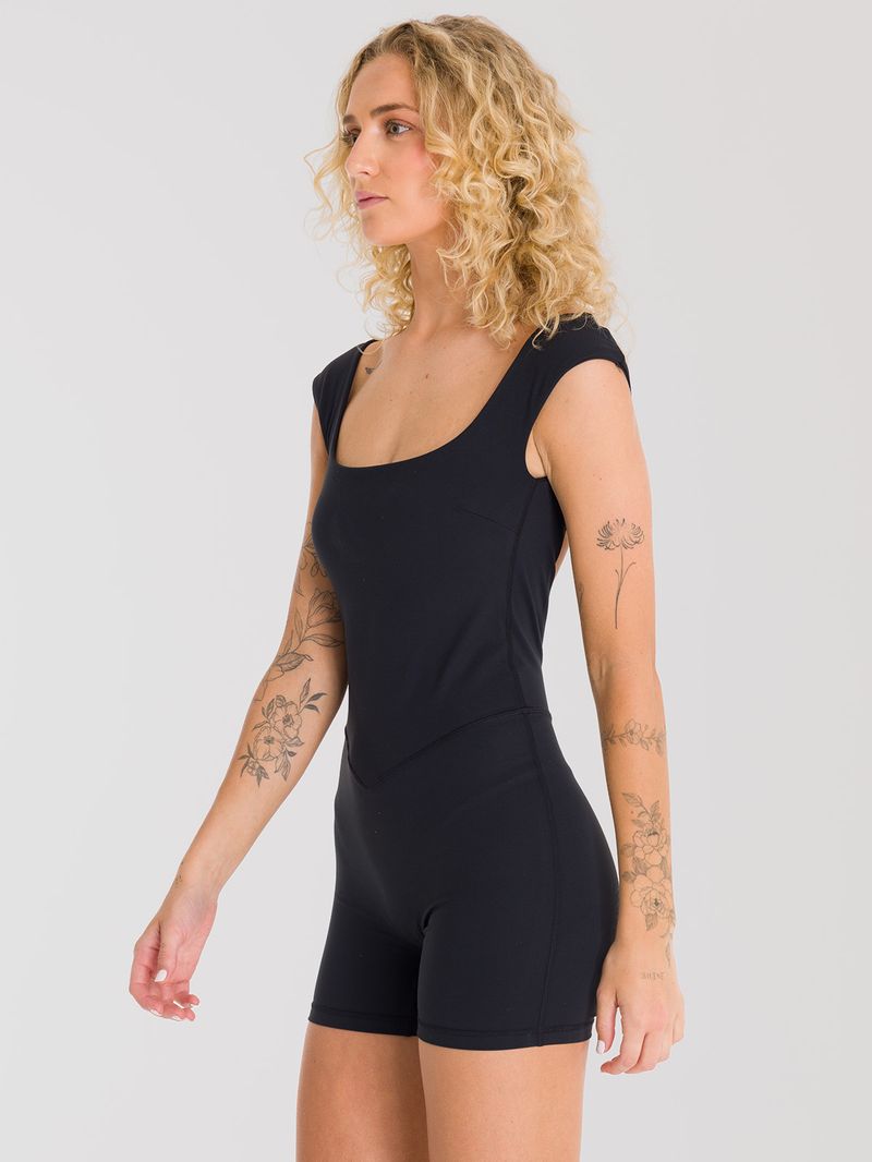 ENTERIZO-CORTO-PARA-MUJER-SAINT-MALE-KIRA-NEGRO-BSOUL