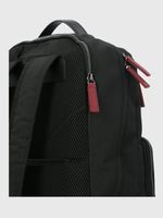 Mochila-Para-Hombre-Poliester-Reciclado-Robbie-Back-Negro-Hush-Puppies