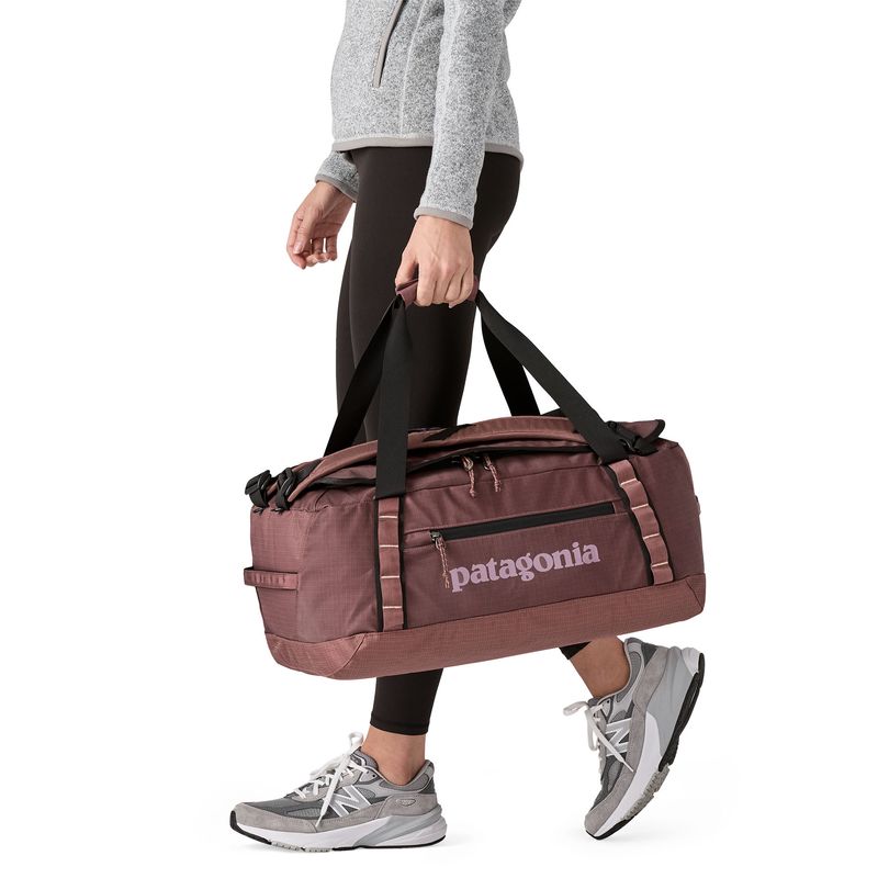 Maletin-Black-Hole-Duffel-40L-Morado-Patagonia